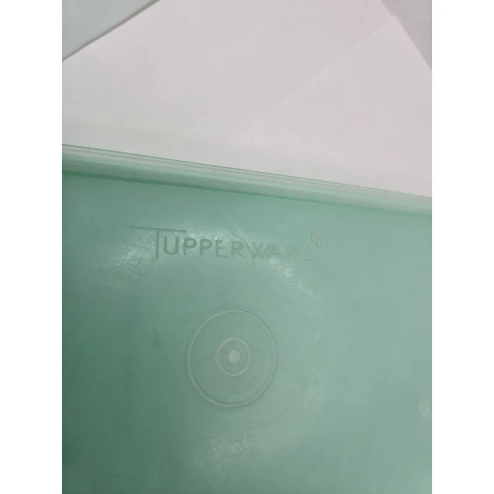 Tupperware Jadite Green Celery Keeper Container 782-8 w/Lid